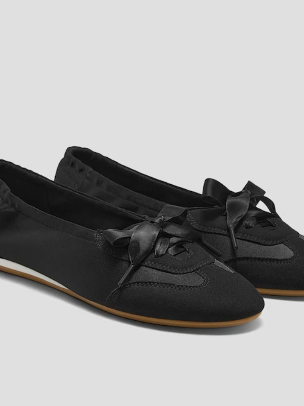 Vivaia Women's Black Sneakerinas